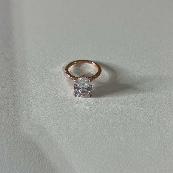 Beautiful 925 sterling silver rose gold 3ct oval cubic zirconia engagement ring. - Picture 6 of 7